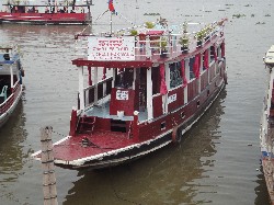 Boot für die Flussfahrt