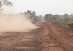 Gambia Highway richtung Serekunda